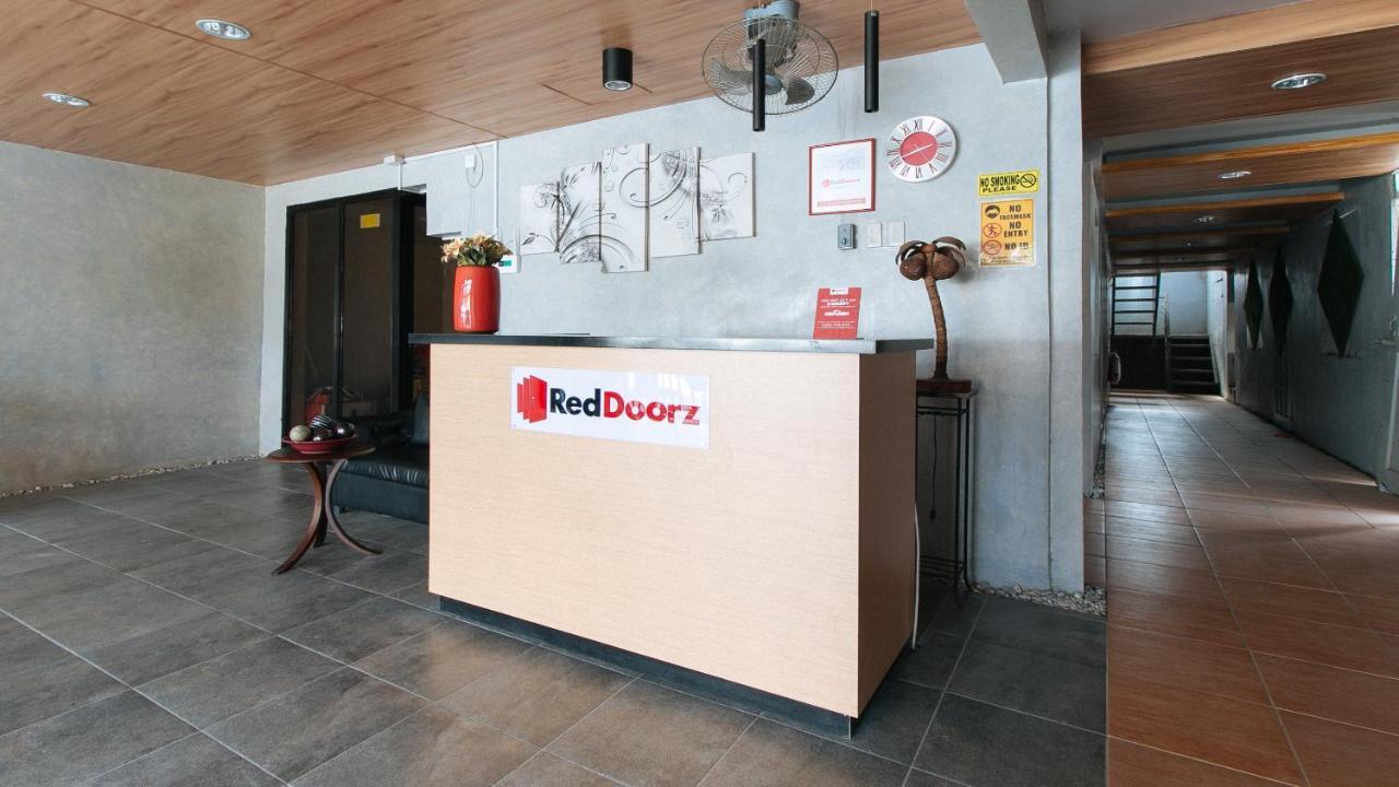 Отель Reddoorz Near Christ The King Medical Center Манила Экстерьер фото