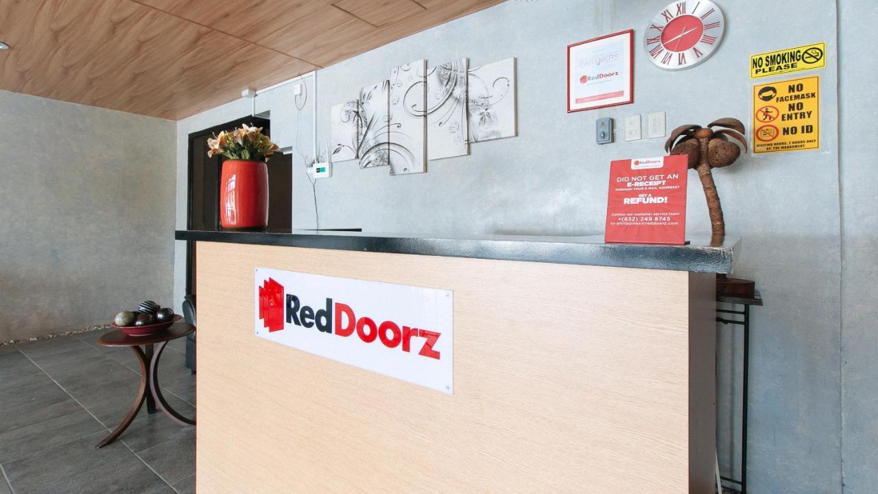 Отель Reddoorz Near Christ The King Medical Center Манила Экстерьер фото