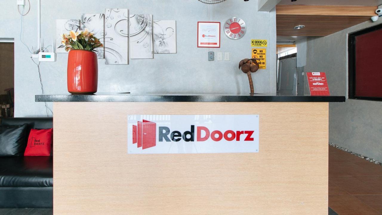 Отель Reddoorz Near Christ The King Medical Center Манила Экстерьер фото